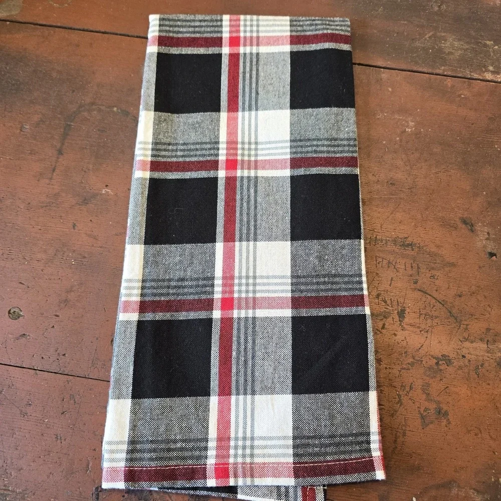 Home Collections by Raghu Plaid‎ Christmas Gnome Hand Towel 100% Cotton Holiday